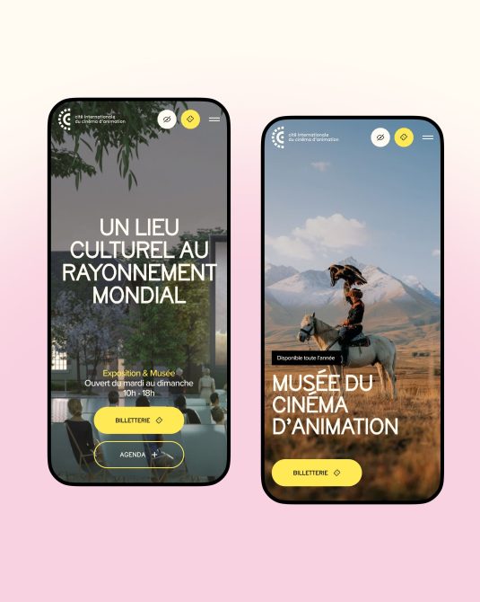 Deux écrans mobiles du site de la Cité du Cinéma d'Animation